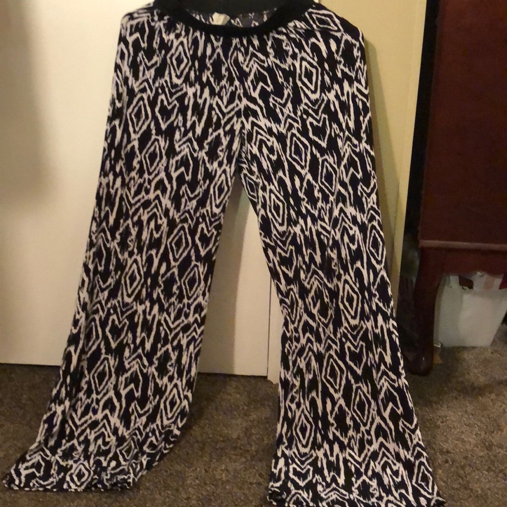 Black and White flow pants